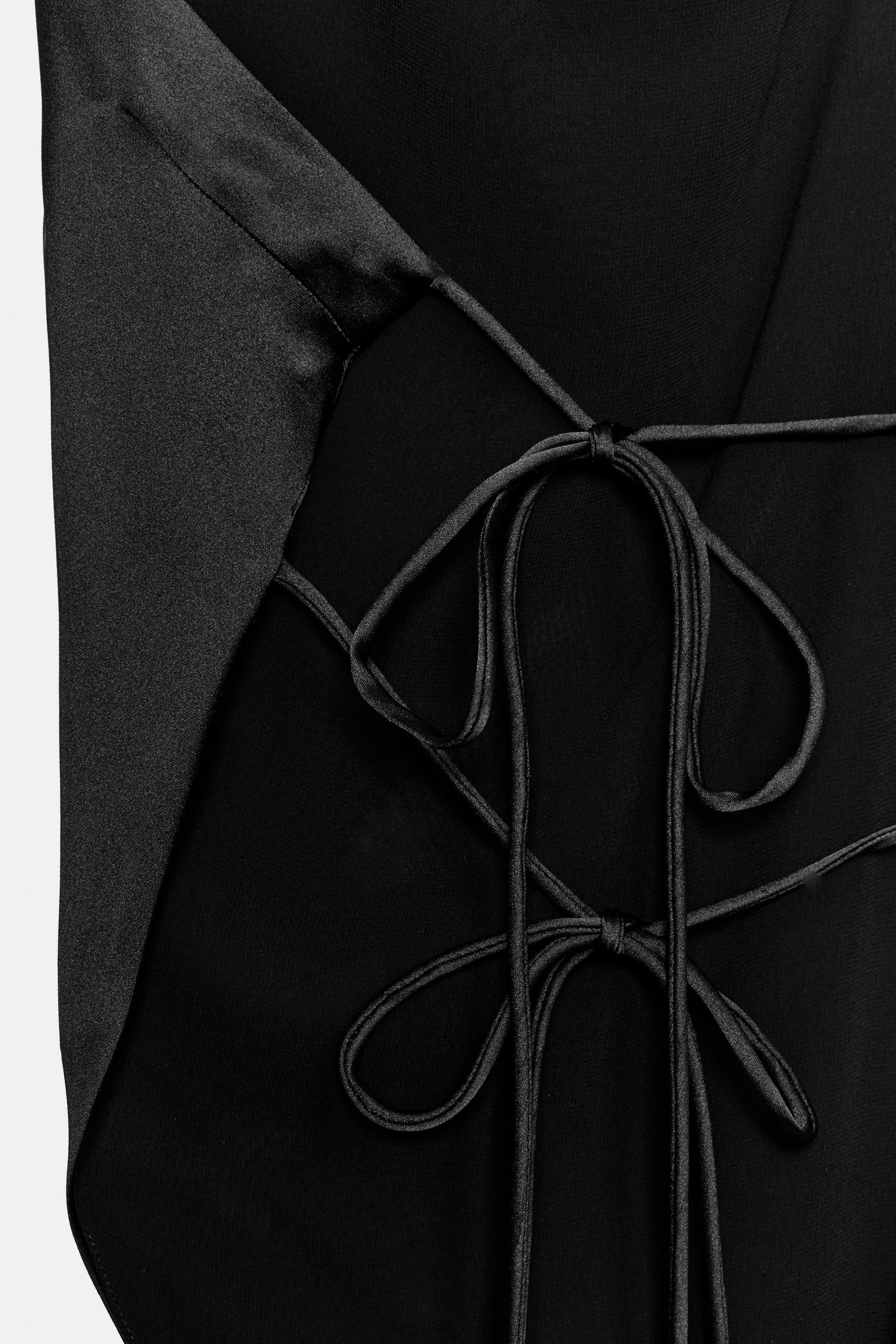 Liora | Asymmetric Halter Top